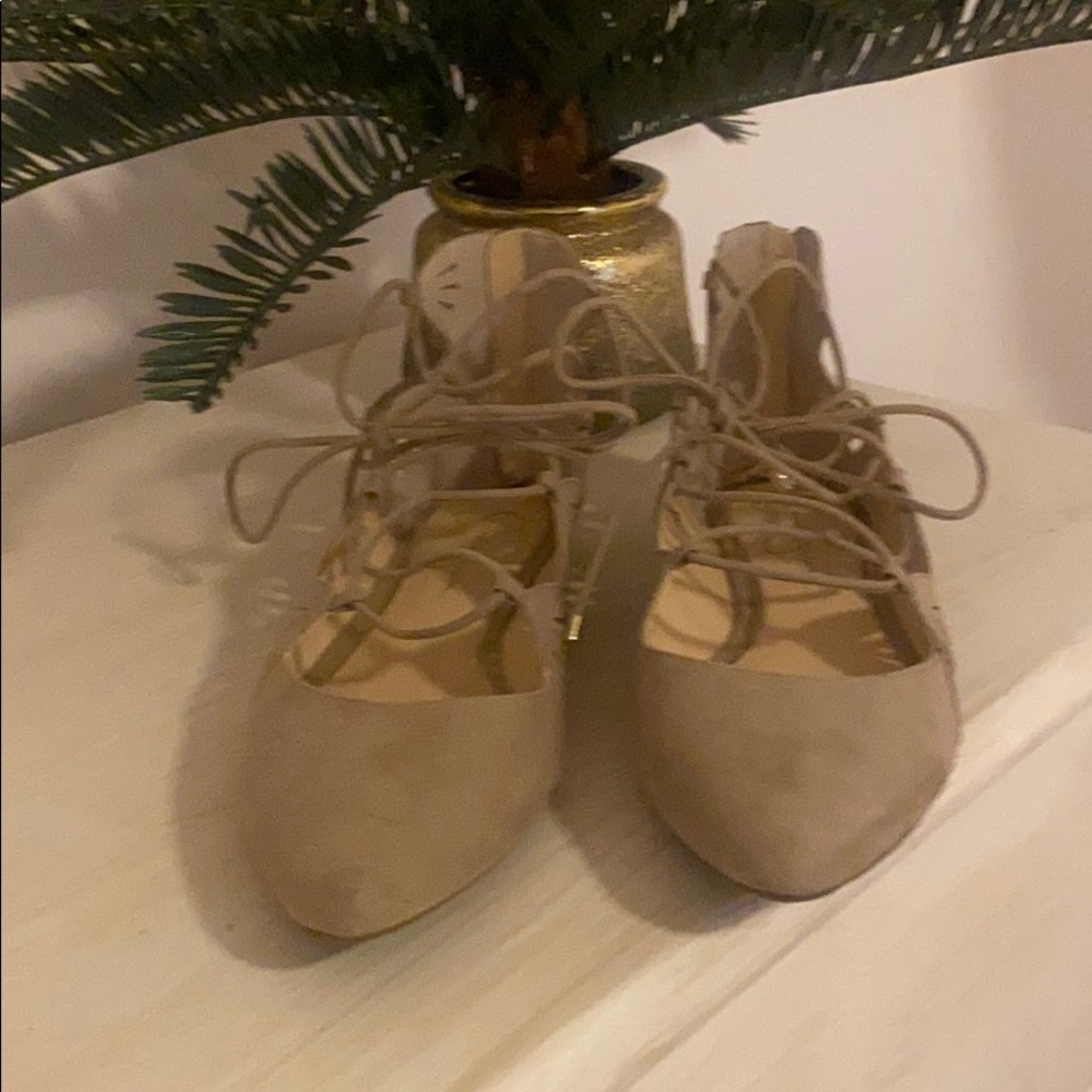 Jessica Simpson Tan lace up flats